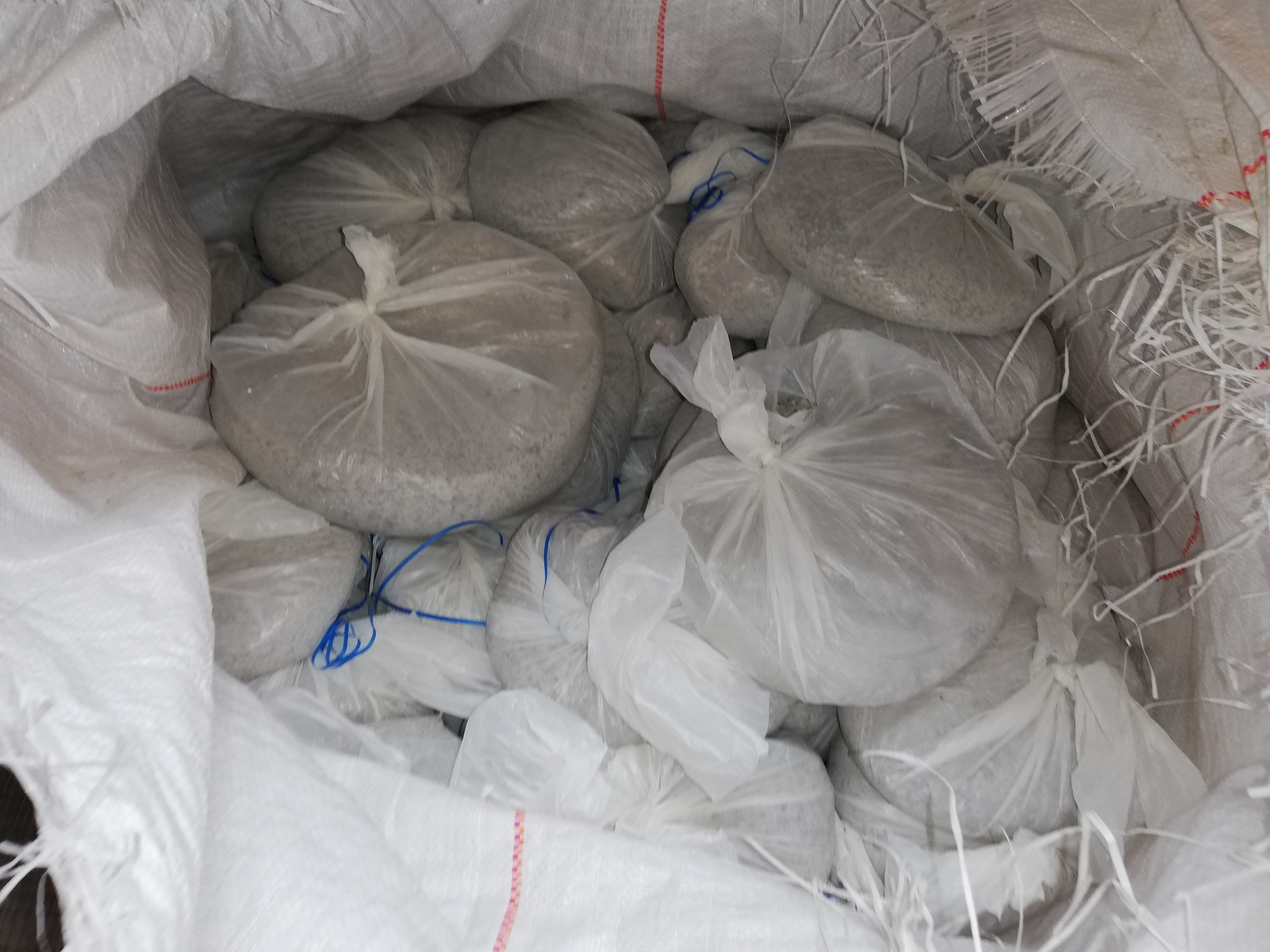 Neige et verglas : des sacs de sel offerts gratuitement - Mairie de Puteaux